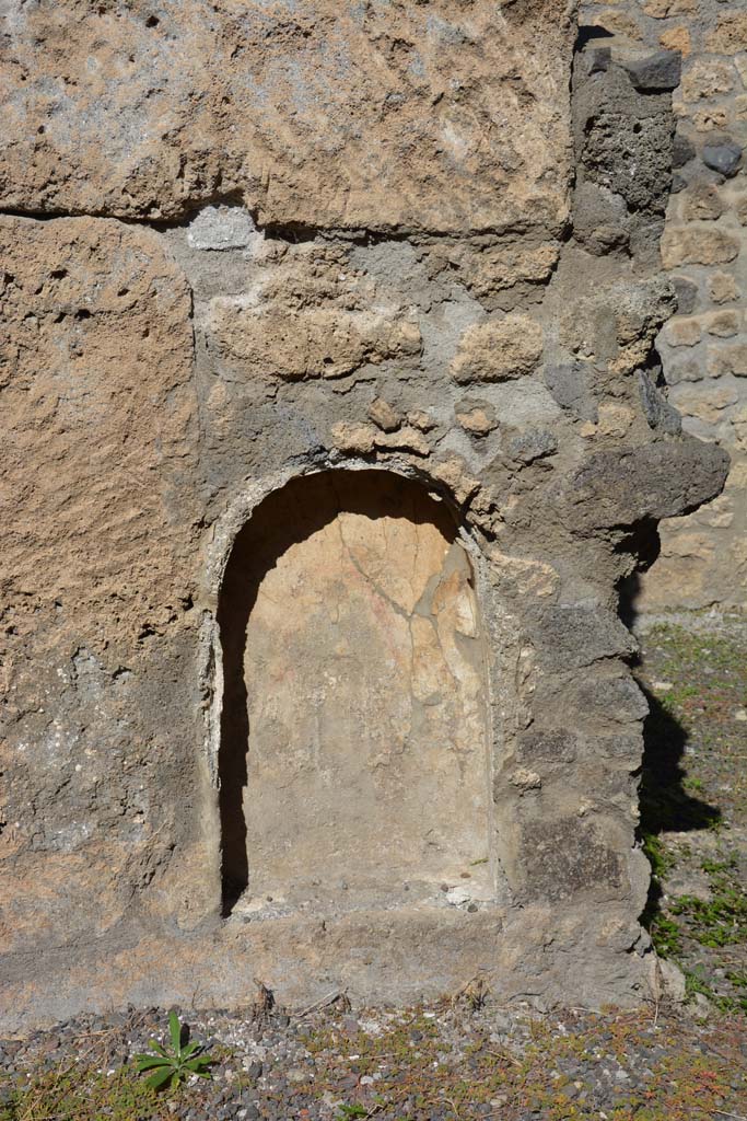 I.13.2 Pompeii. October 2019. Detail of niche/recess in pilaster of north wall of atrium.
Foto Annette Haug, ERC Grant 681269 DÉCOR.
