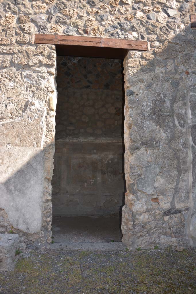 I.13.2 Pompeii. October 2019. Doorway to second room on left (east) side of atrium.
Foto Annette Haug, ERC Grant 681269 DÉCOR.

