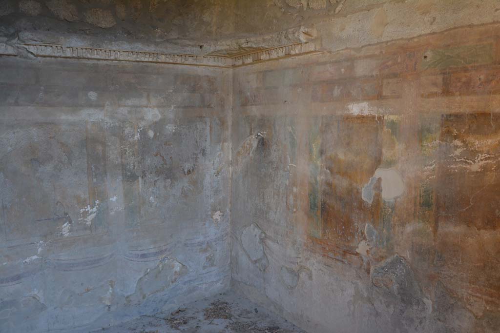 I.13.2 Pompeii. October 2019. East wall, south-east corner and south wall.
Foto Annette Haug, ERC Grant 681269 DÉCOR.
