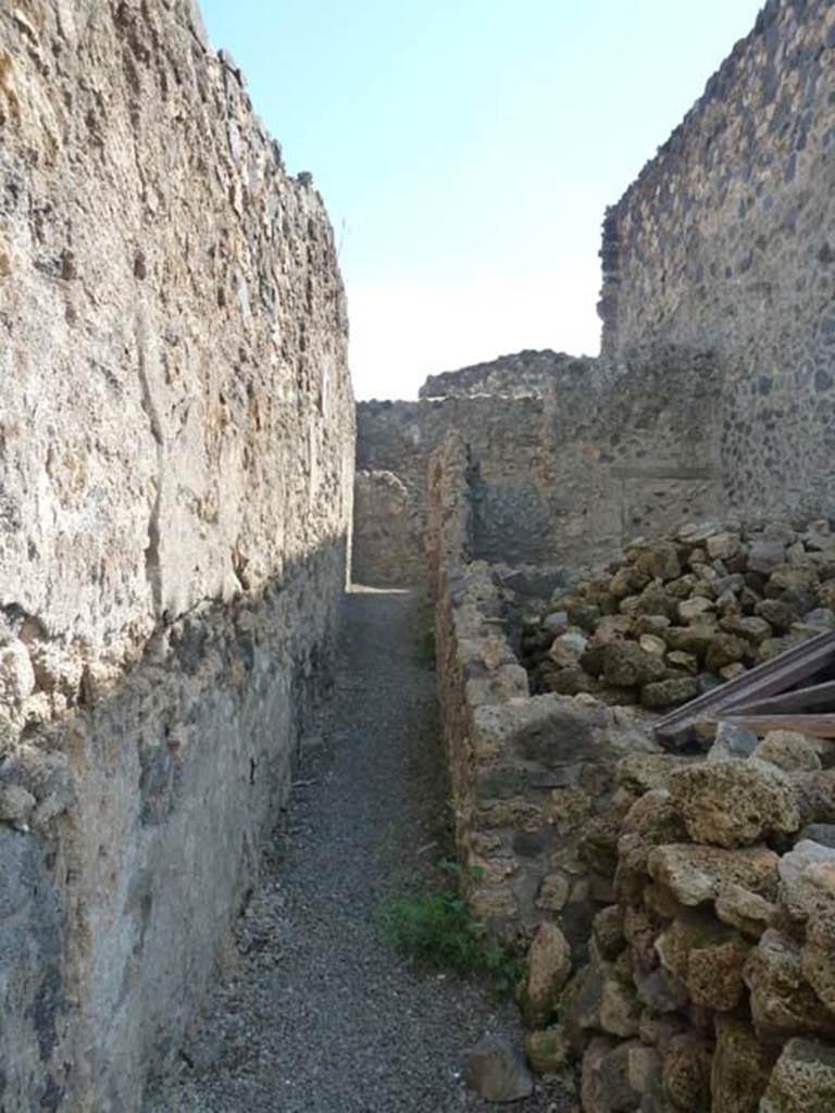 I.13.3 Pompeii. September 2015. Looking south along corridor on east side, from entrance doorway.