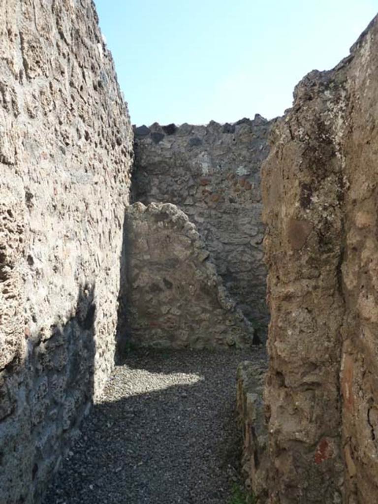 I.13.3 Pompeii. September 2015. Entrance to rear rooms at south end of corridor on east side.