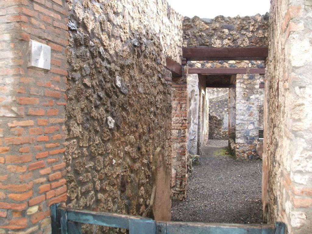 I.13.4 Pompeii. December 2004. Entrance corridor, looking towards atrium..