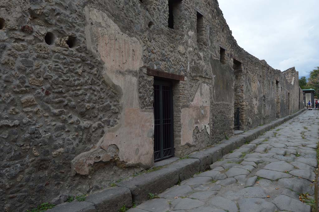 I.13.9 Pompeii. October 2017. Looking north towards entrance doorway on west side of Via di Nocera.
Foto Taylor Lauritsen, ERC Grant 681269 DÉCOR.

