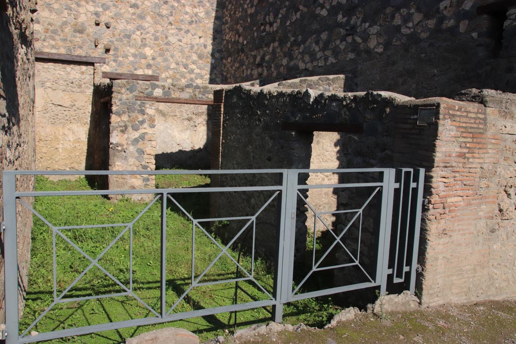 I.14.14 Pompeii. October 2022. Entrance doorway on north side of Via della Palaestra. Photo courtesy of Klaus Heese.