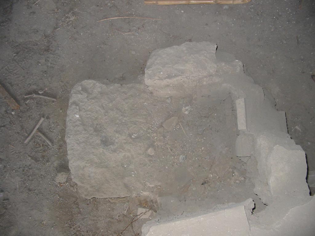 I.14.15 Pompeii. May 2003. Remains of hearth at north end of counter. Photo courtesy of Nicolas Monteix.