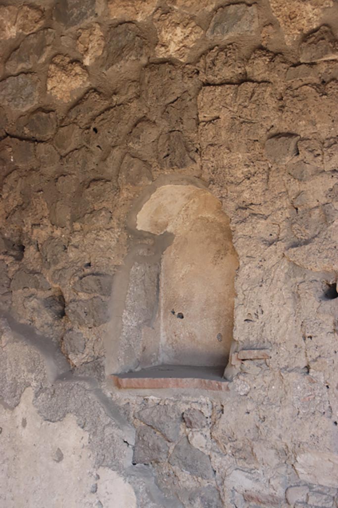 I.14.15 Pompeii. October 2022. Niche in east wall of bar area. Photo courtesy of Klaus Heese.