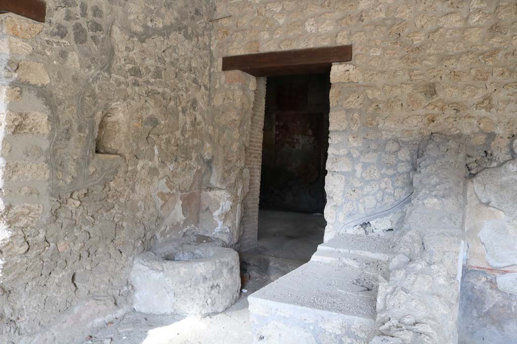 I.14.15 Pompeii. December 2018. Doorway to rooms on north side of bar. Photo courtesy of Aude Durand.