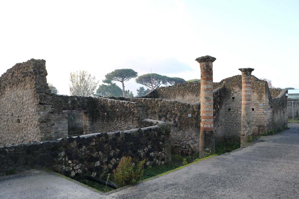 I.21.1 and 2 Pompeii. December 2018. Looking south-west from Via della Palestra. Photo courtesy of Aude Durand.