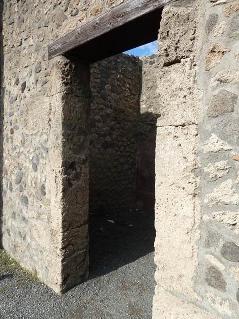 I.21.2 Pompeii. September 2015. Doorway to cubiculum on north end of east wall in south-east corner.