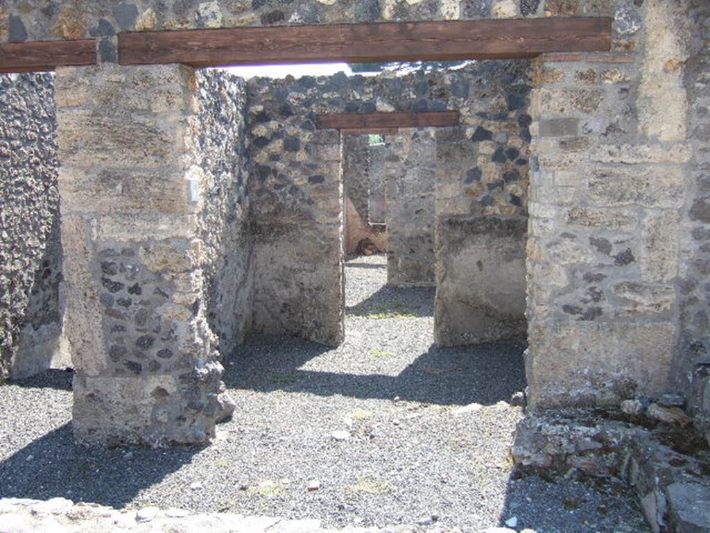 I.21.4 Pompeii. September 2005. Looking south to doorway to shop. In the rear wall is a doorway to atrium of I.21.5
