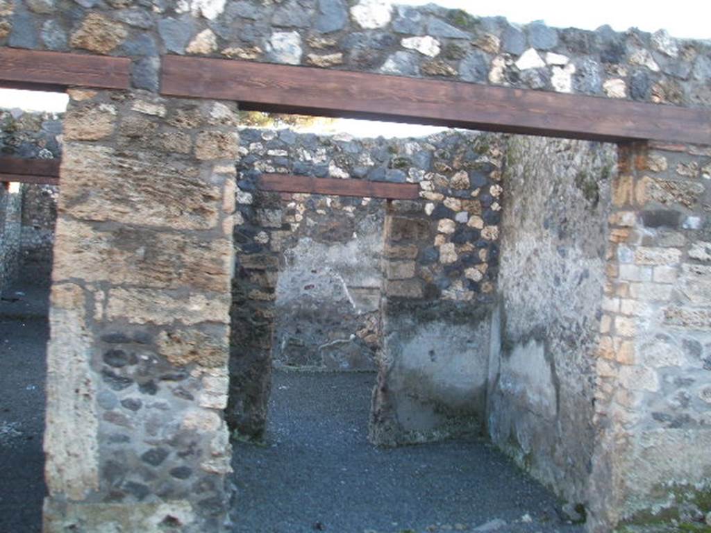 I.21.4 Pompeii. December 2004. Entrance doorway to shop, looking south-west.
