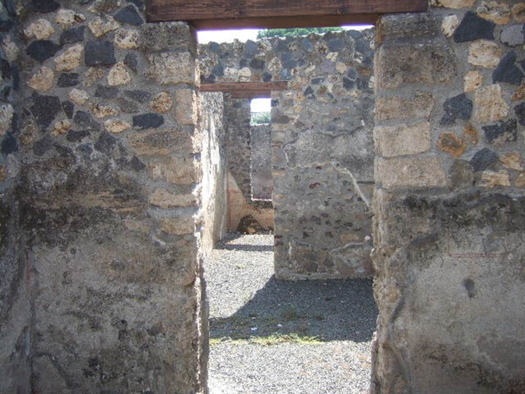I.21.4 Pompeii. September 2005. Doorway in south wall of shop linked to atrium of I.21.5