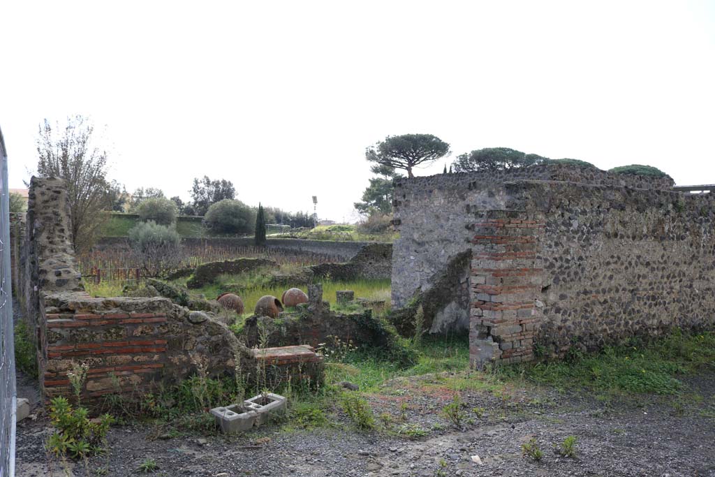 I.22.3 Pompeii. December 2018. Looking south towards entrance doorway on Via della Palestra. Photo courtesy of Aude Durand.