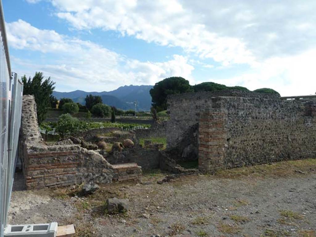 I.22.3 Pompeii. September 2015. Entrance on Via della Palestra. Looking south.