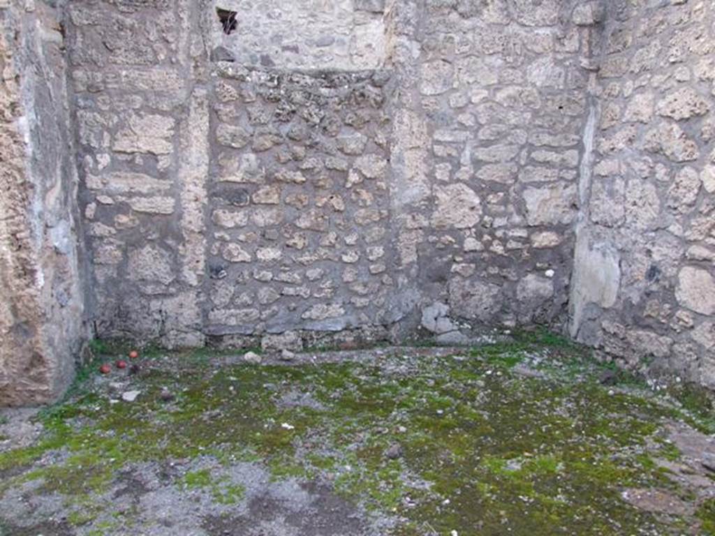 II.1.2 Pompeii.  December 2007.  Small cubiculum with blocked door on west side which used to lead from the vestibule.
