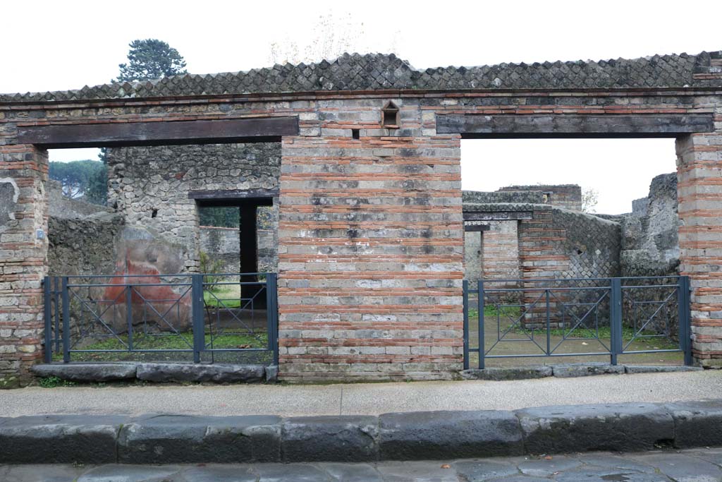II.1.5, on left, with II.1.4 on right, Pompeii. December 2018. Entrance doorways. Photo courtesy of Aude Durand.
