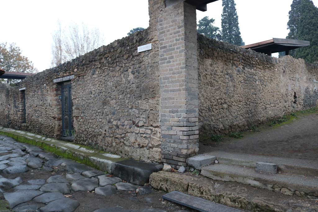 II.1.9, on left, Pompeii. December 2018. 
Looking north-east towards entrance doorway on east side of Via di Nocera, at junction with Via di Castricio, on right.
Photo courtesy of Aude Durand.
