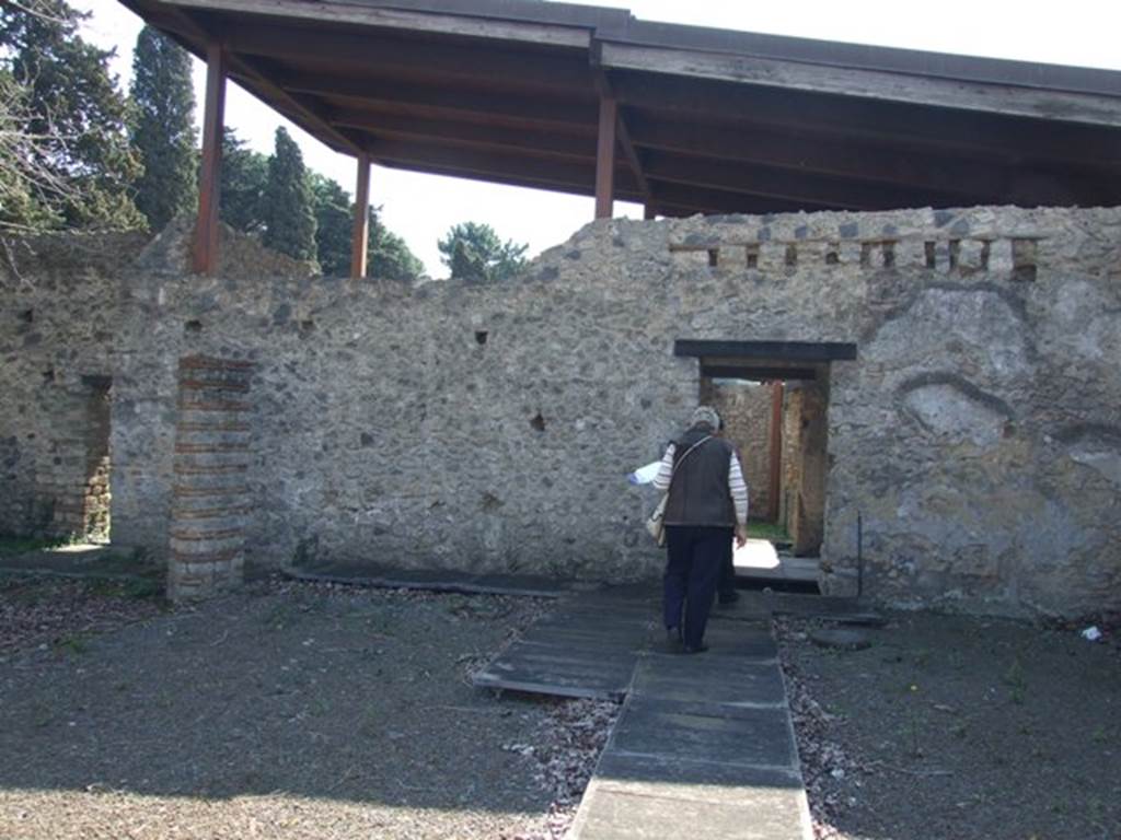 II.1.12 Pompeii. March 2009. Looking south to doorway to room on south side of peristyle garden.