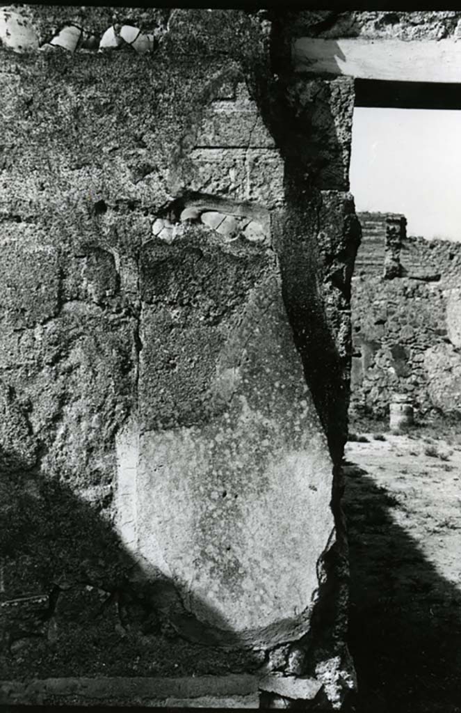 II.1.11/12 Pompeii. 1974. Oblong room SW of peristyle, N wall by NW corner, and doorway to peristyle area.   Photo courtesy of Anne Laidlaw.
American Academy in Rome, Photographic Archive. Laidlaw collection _P_74_1_30.

