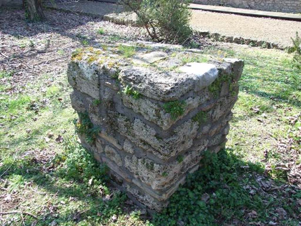II.1.12 Pompeii.  March 2009. Square Masonry Altar on north east side of peristyle garden.