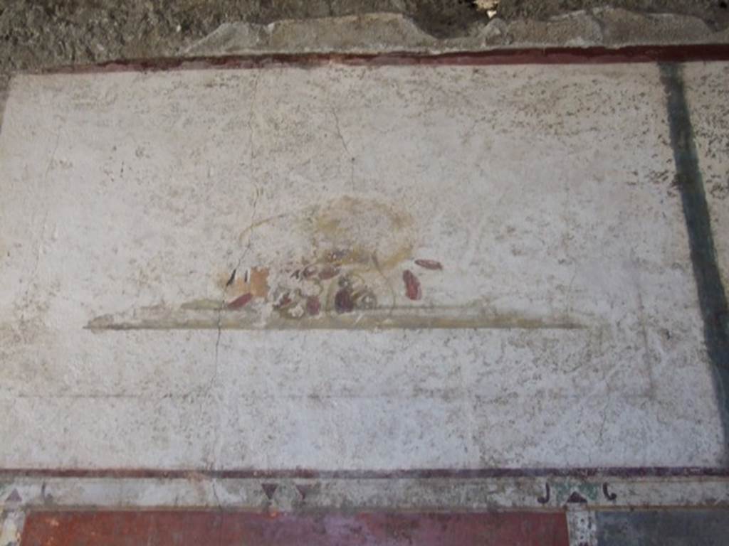 II.1.12 Pompeii. March 2009. Painted plants and heron, on lower south wall of triclinium.
