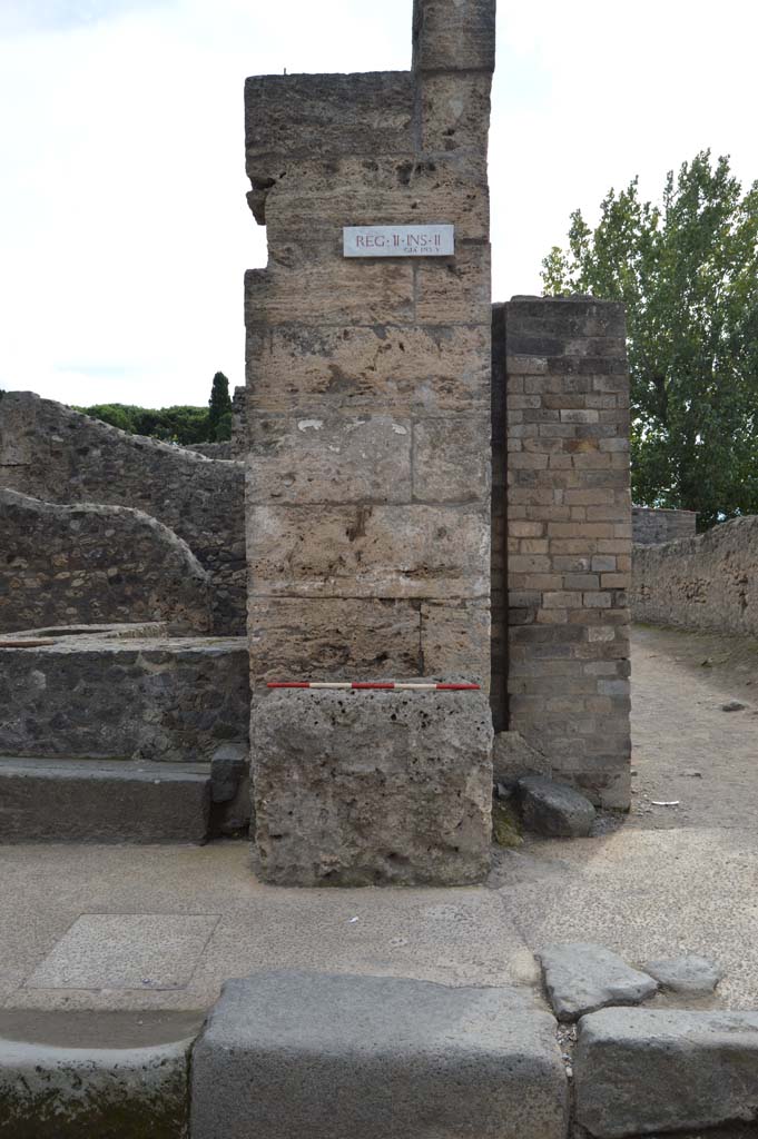 II.2.1 Pompeii. October 2018. 
Looking towards west side of entrance doorway, with a street altar in front of the pilaster.
Foto Taylor Lauritsen, ERC Grant 681269 DÉCOR.
