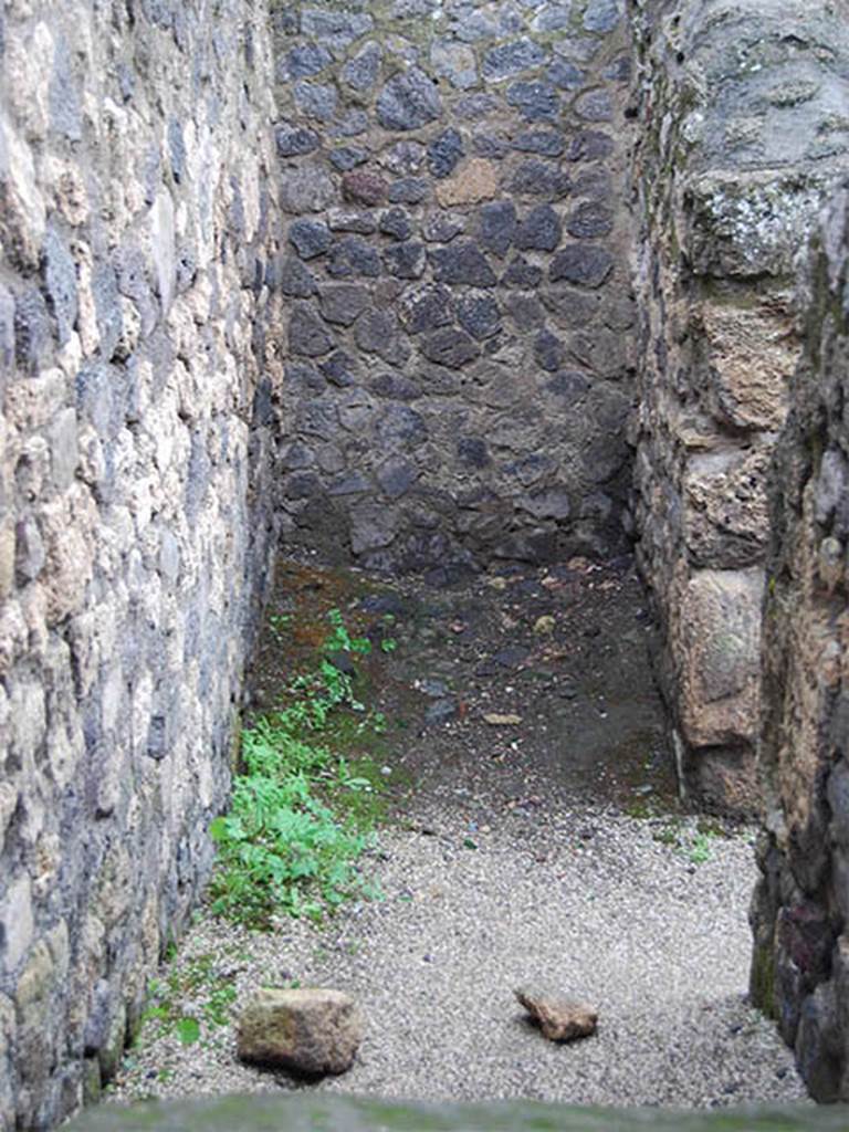 II.2.1 Pompeii. May 2014. Looking west from stairs into small room under the stairs at rear of shop, in the south-west corner. Photo courtesy of Paula Lock.
According to NdS, some amphorae were found in this understairs area, four of which had inscriptions –
