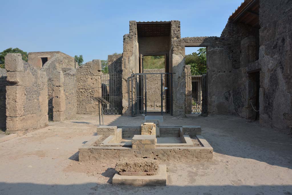 II.2.2 Pompeii. July 2017. Room 2, looking north across atrium to entrance.
Foto Annette Haug, ERC Grant 681269 DÉCOR.

