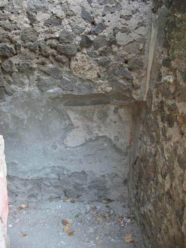 II.2.3 Pompeii. May 2003. South wall with bed recess in cubiculum in south-east corner. Photo courtesy of Nicolas Monteix.
