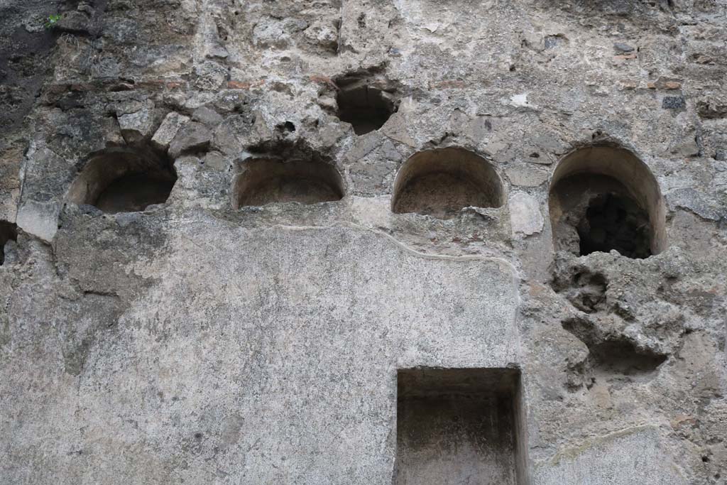 II.2.3 Pompeii. December 2018. Niches set into upper west wall. Photo courtesy of Aude Durand. 
