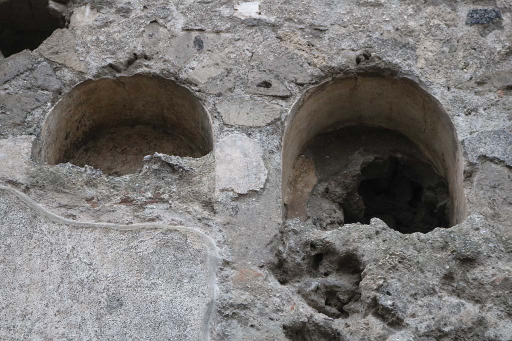 II.2.3 Pompeii. December 2018. Detail of niches set into upper west wall at north end. Photo courtesy of Aude Durand. 