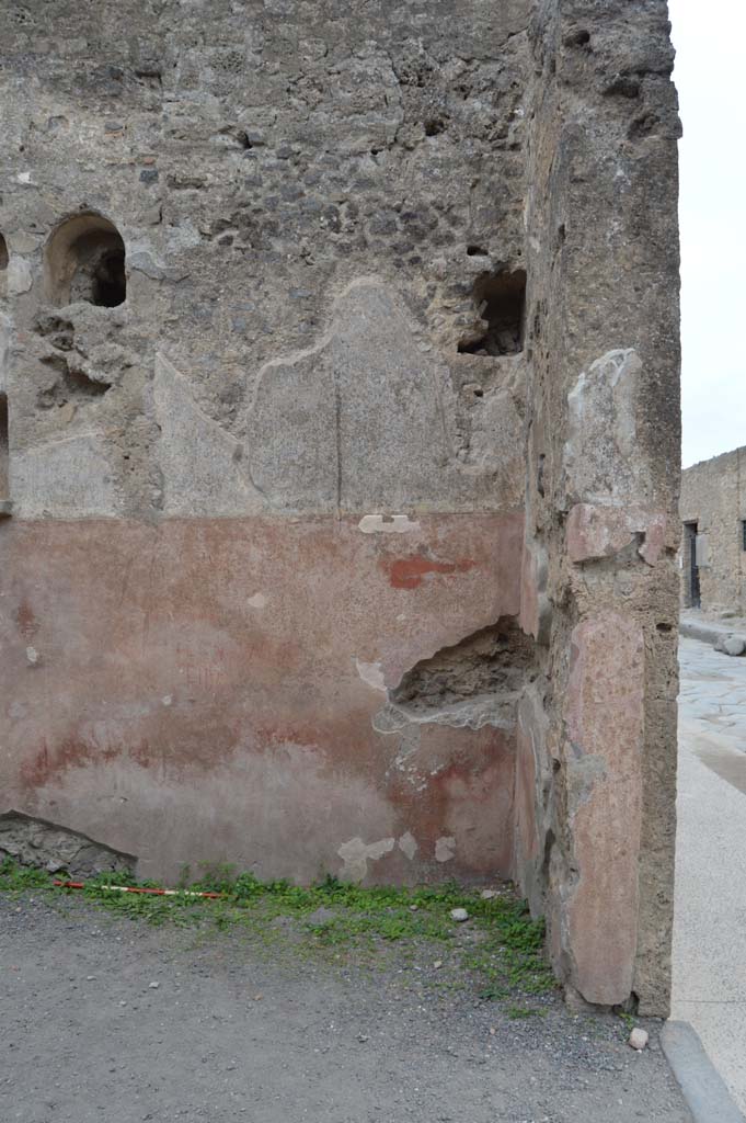 II.2.3 Pompeii. October 2017. 
Looking towards west wall in north-west corner, with entrance doorway onto Via dell’Abbondanza, on right.
Foto Taylor Lauritsen, ERC Grant 681269 DÉCOR.
