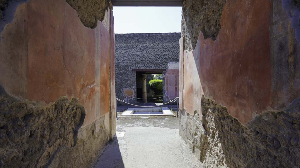 II.3.3 Pompeii, September 2019. Room 1, looking south from entrance corridor across atrium.
Photo courtesy of Klaus Heese.
