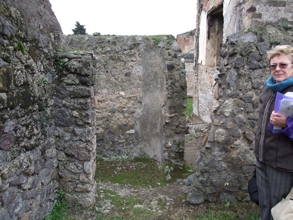 II.4.6 Pompeii. December 2006. Entrance doorway to latrine on south side of pool, looking west.