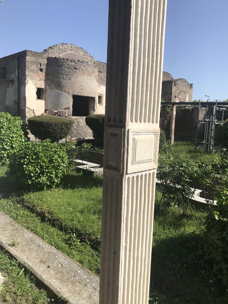 II.4.6 Pompeii. April 2019. Detail of column on west portico. Photo courtesy of Rick Bauer.