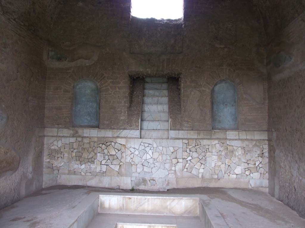 II.4.6 Pompeii. December 2006. Summer triclinium with cascade fountain set into west wall.