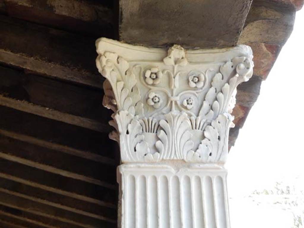 II.4.6 Pompeii. May 2016. Detail of capital on column in west portico. Photo courtesy of Buzz Ferebee.