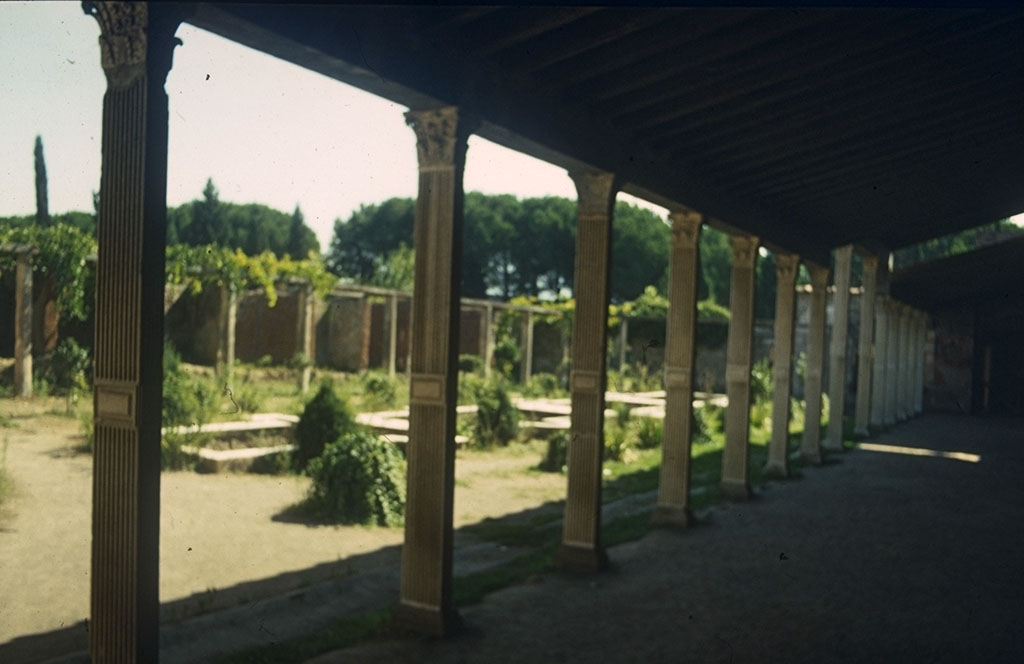 II.4.6 Pompeii. West peristyle, looking south-east towards garden area and water feature.
Photographed 1970-79 by Gnther Einhorn, picture courtesy of his son Ralf Einhorn.


