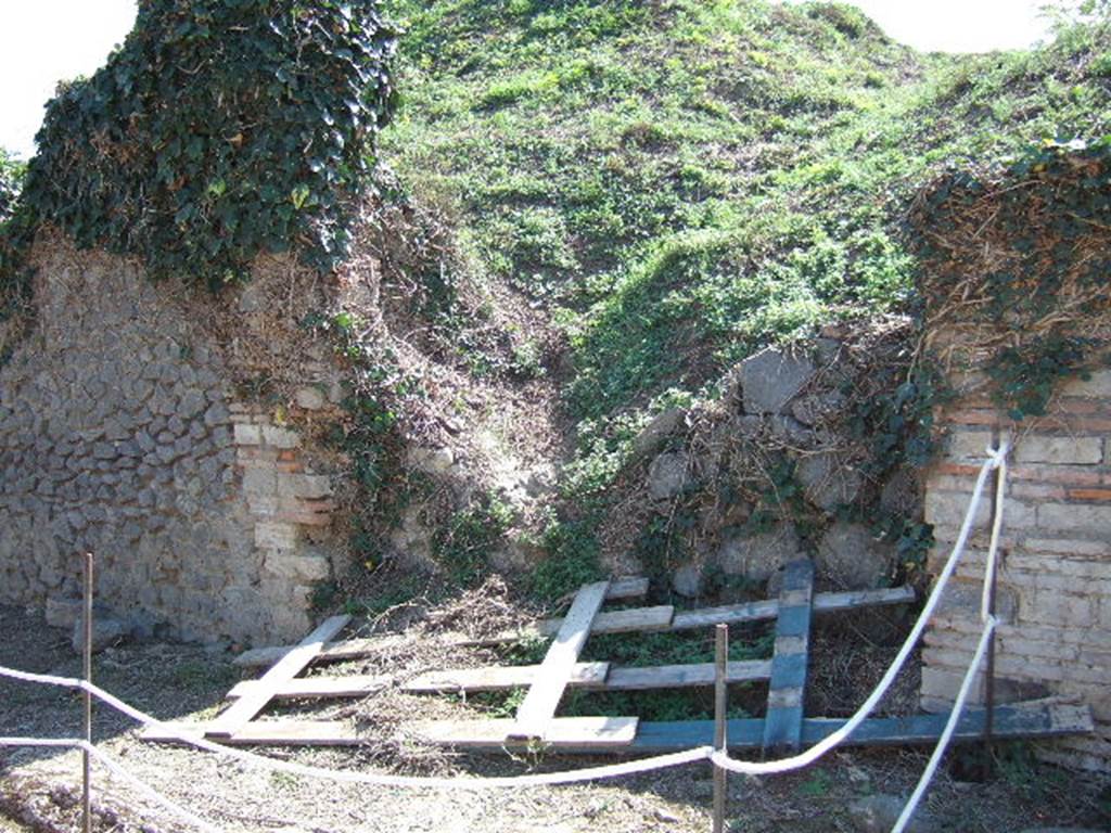 II.5.1 Pompeii. September 2005. Entrance doorway.
