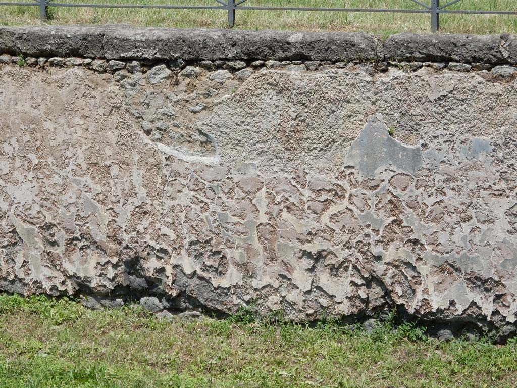 II.7 Pompeii. June 2019. Detail of east side at north-east corner. Photo courtesy of Buzz Ferebee.