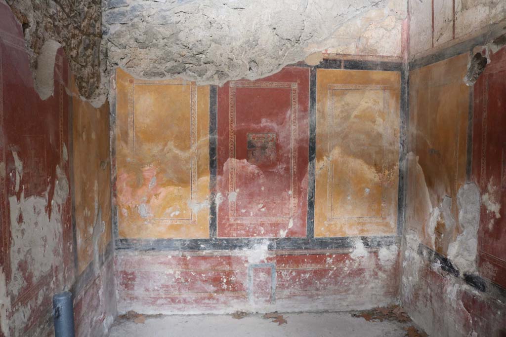 II.8.6 Pompeii. December 2018. Looking north into room with painted walls. Photo courtesy of Aude Durand.