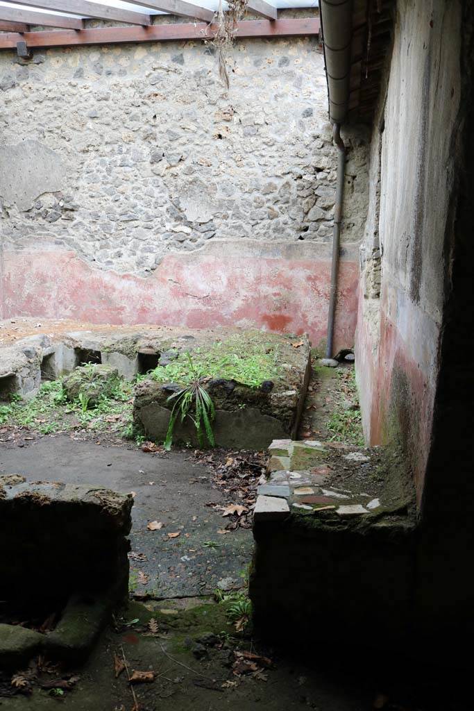 II.9.1 Pompeii. December 2018. Summer triclinium 8, looking south at west end. Photo courtesy of Aude Durand.