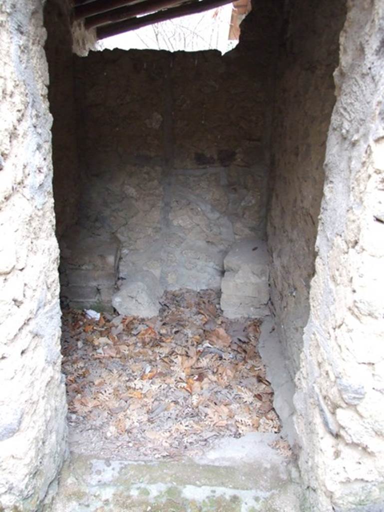 II.9.2 Pompeii. December 2007. Doorway to latrine 7 in garden 8.
