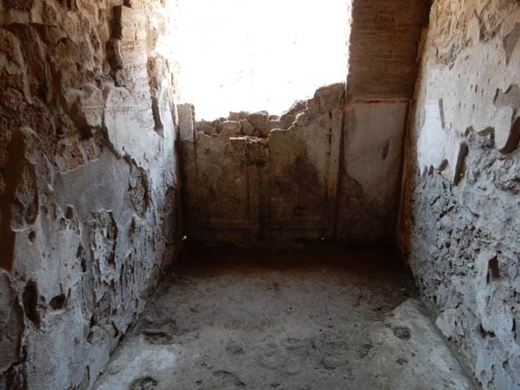 II.9.3, Pompeii. May 2018. Looking west towards plaster-cast of the front doorway.
Photo courtesy of Buzz Ferebee. 
