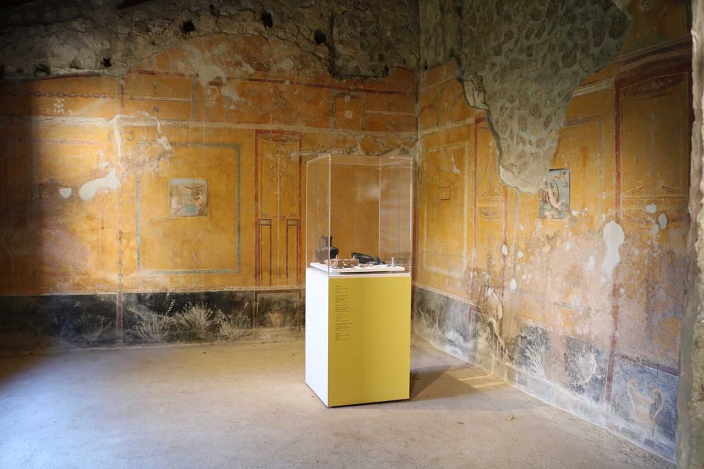 II.9.4 Pompeii. December 2018. Room 8, looking towards south wall and south-west corner. Photo courtesy of Aude Durand.