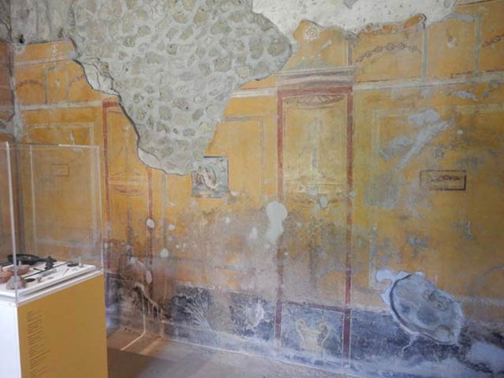 II.9.4, Pompeii. May 2018. Room 8, west wall. Photo courtesy of Buzz Ferebee. 