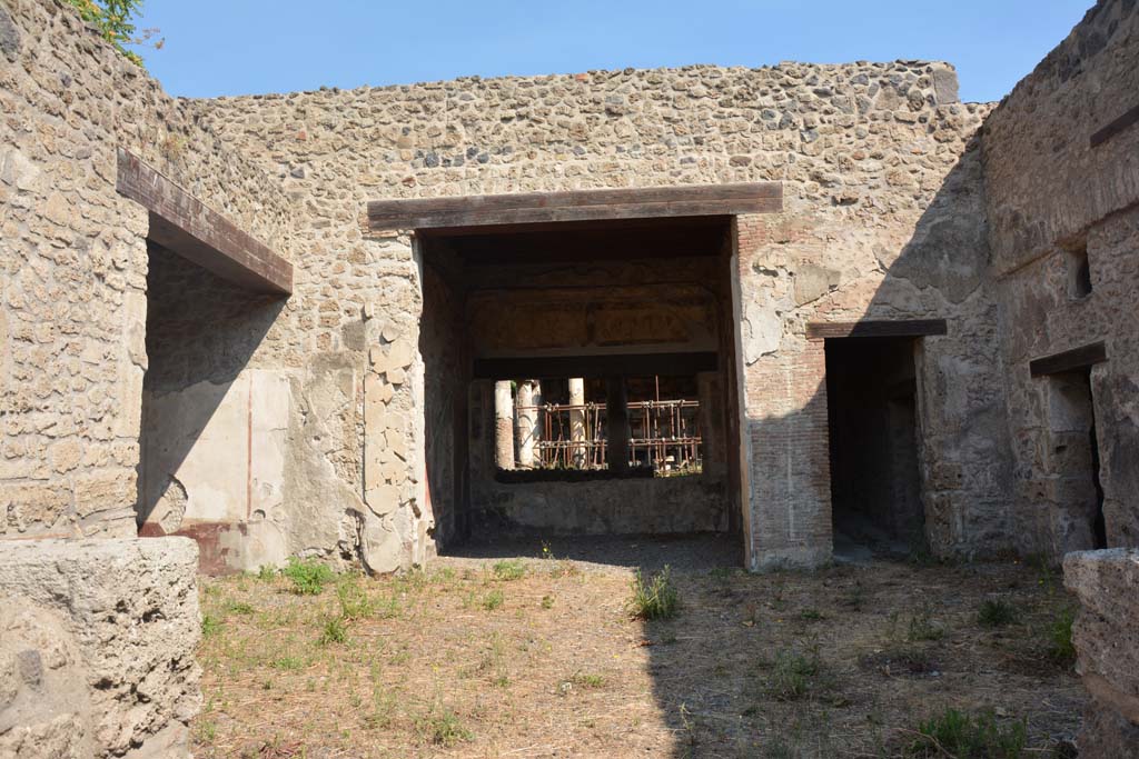 III.2.1 Pompeii. July 2017. 
Room 1, looking north across atrium with room 5, on left, tablinum 9, in centre, and corridor 10 to rear, on right. 
Foto Annette Haug, ERC Grant 681269 DCOR.
