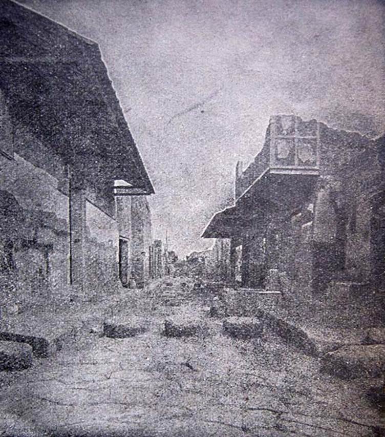 III.2.1 Pompeii on the left. 
Early 20th century photograph, looking east along Via dell’Abbondanza. Photo courtesy of Paolo Tatafiore.
