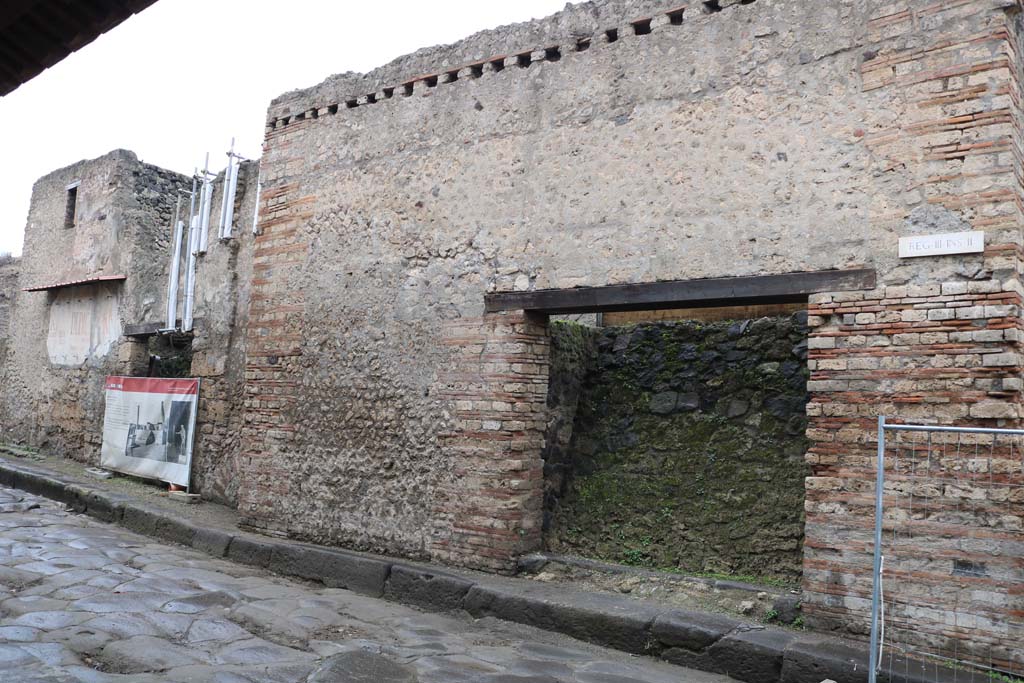 III.2.3 Pompeii, on right, and III.2.2, on left. December 2018. 
Entrance doorways on north side of Via dell’Abbondanza. Photo courtesy of Aude Durand.

