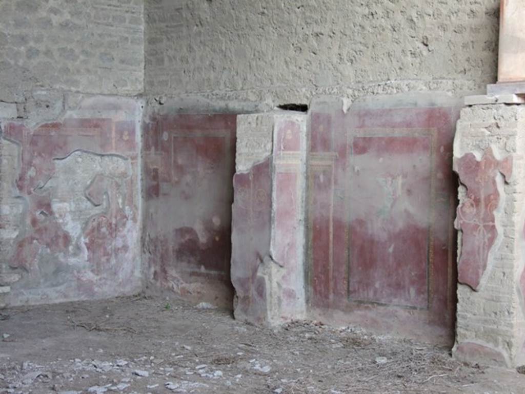 III.3.6 Pompeii.  Schola Armaturarum Iuventutis Pompeianae.  December 2007.  Brick pillars and painted plaster on north end of east wall.